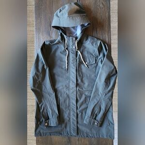 NWOT Vuori Palisades Women's Rain Jacket Size XL Color Oregano SOLD OUT!!